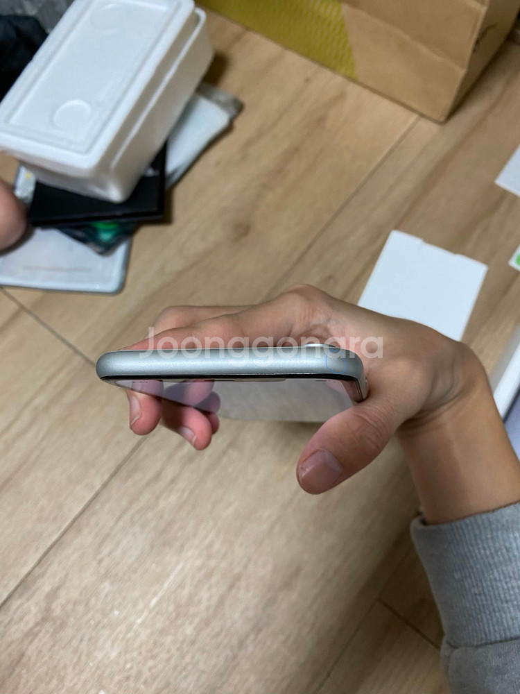 아이폰XR 64기가 화이트 판매합니다--3