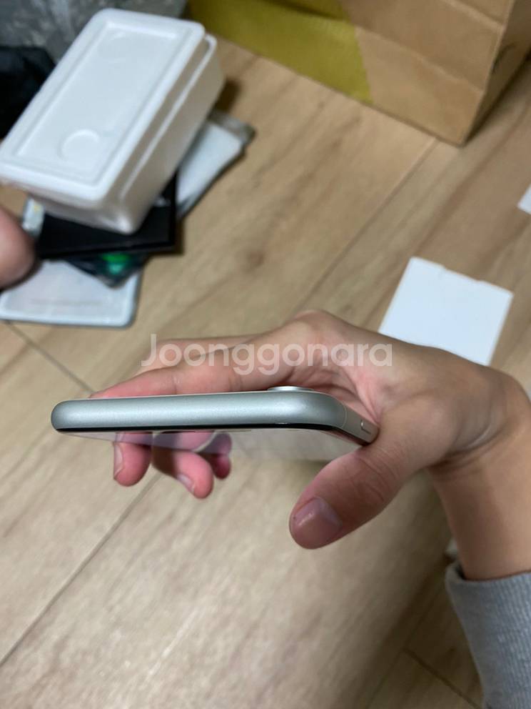 아이폰XR 64기가 화이트 판매합니다--4