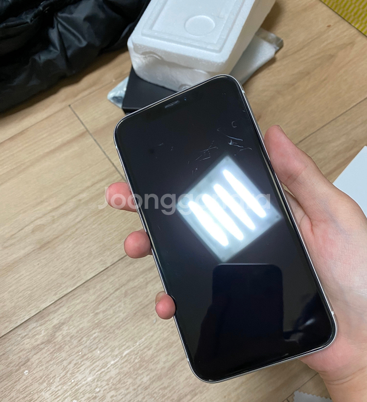 아이폰XR 64기가 화이트 판매합니다--7