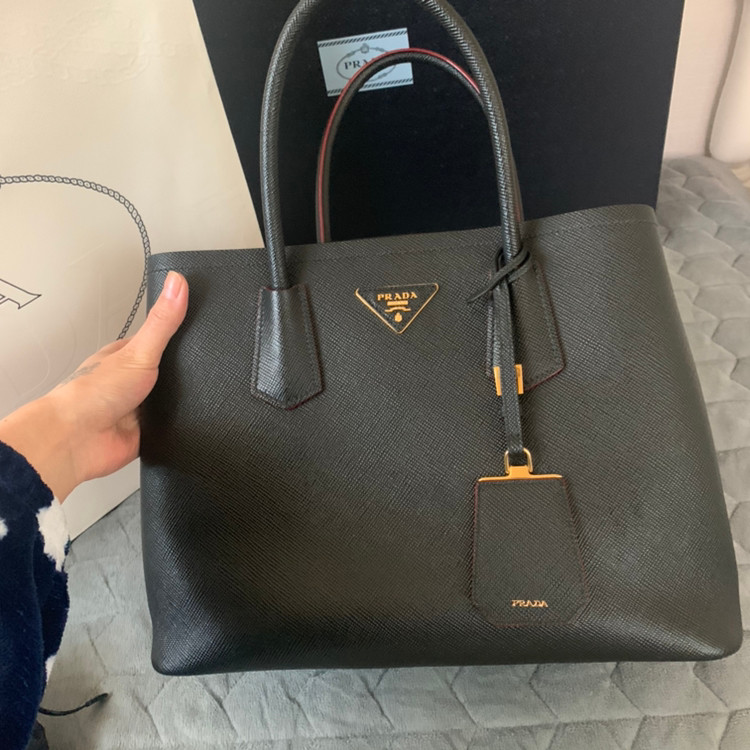 프라다 두블레백--1