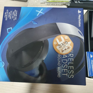 ps4 무선스테레오 3d 헤드셋(플레티넘)풀박 팝니다.