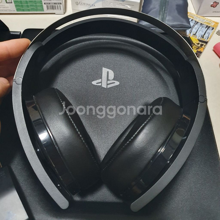 ps4 무선스테레오 3d 헤드셋(플레티넘)풀박 팝니다.--1