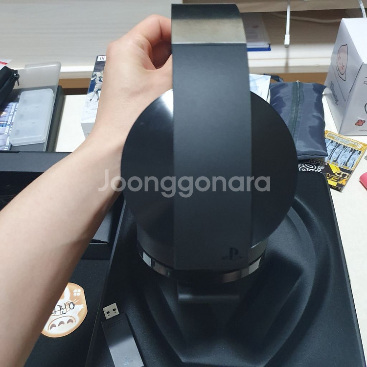 ps4 무선스테레오 3d 헤드셋(플레티넘)풀박 팝니다.--2