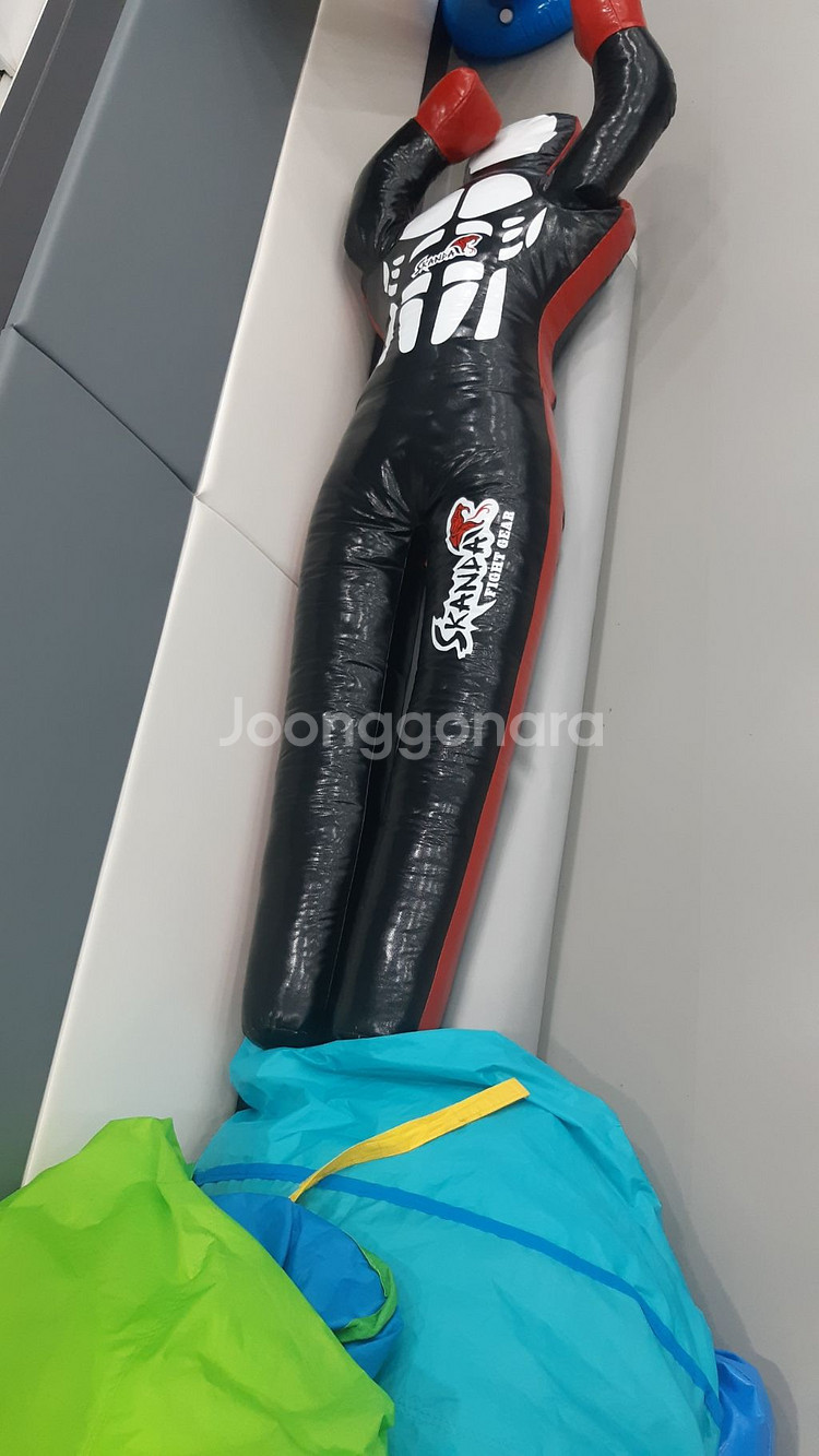 더미 판매합니다. 밑부분 하자빼고는 아무이상없습니다.--0