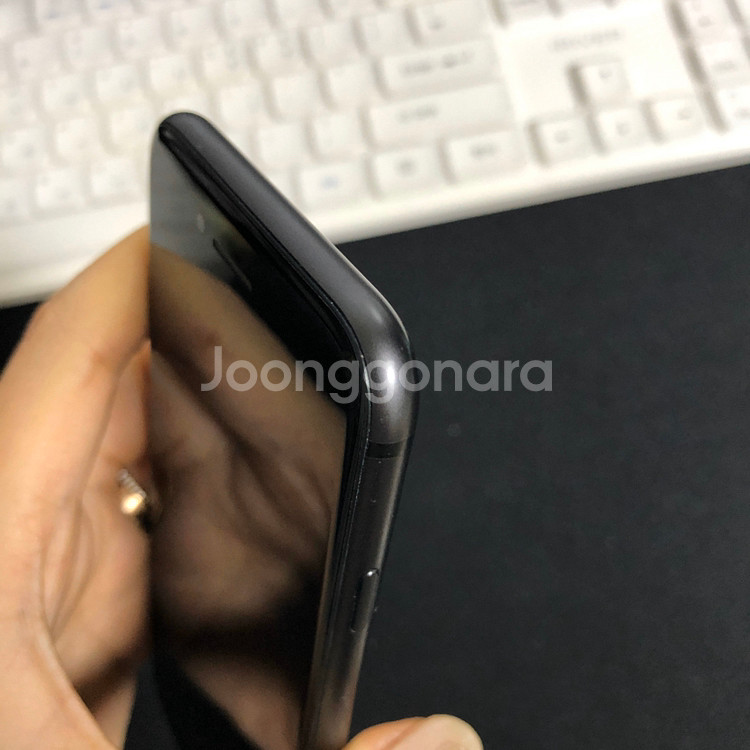 아이폰8 64기가 무음 일본판 스그 s급 공기계--6