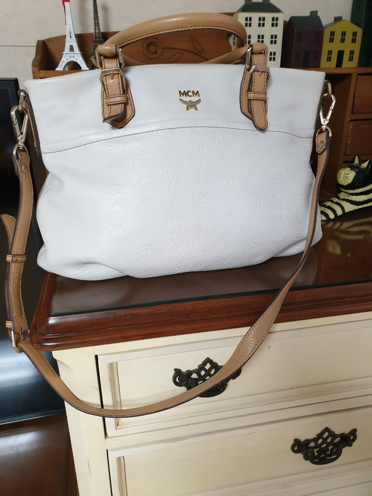정품 mcm 한정판 화이트 숄더백--1