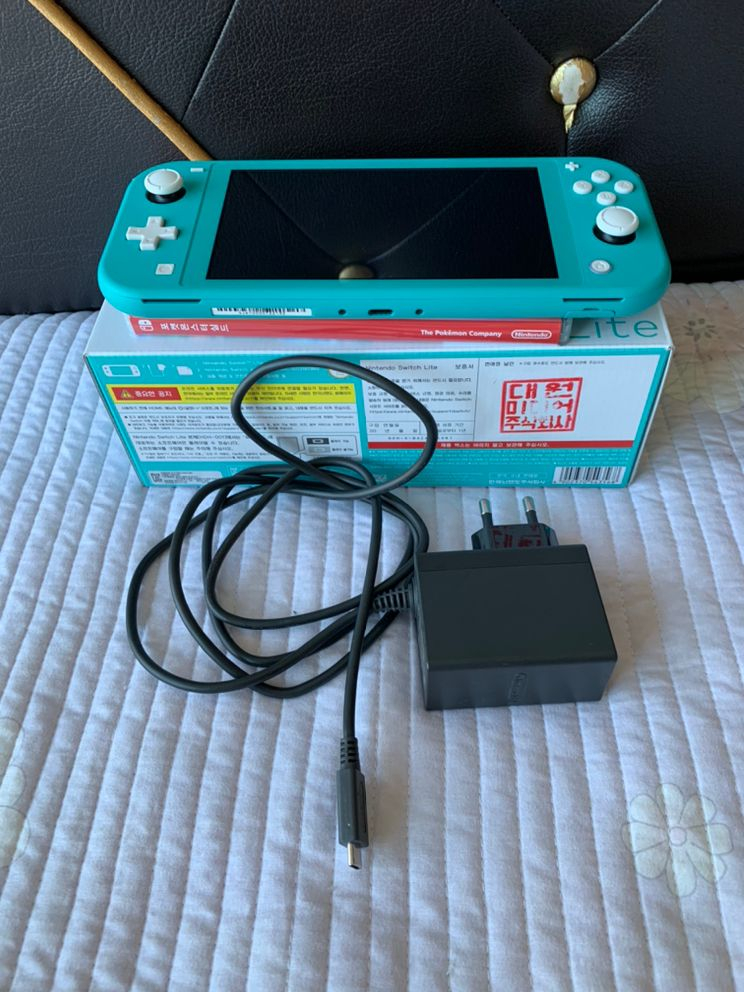 닌텐도스위치라이트+포켓몬 실드 팝니다--2