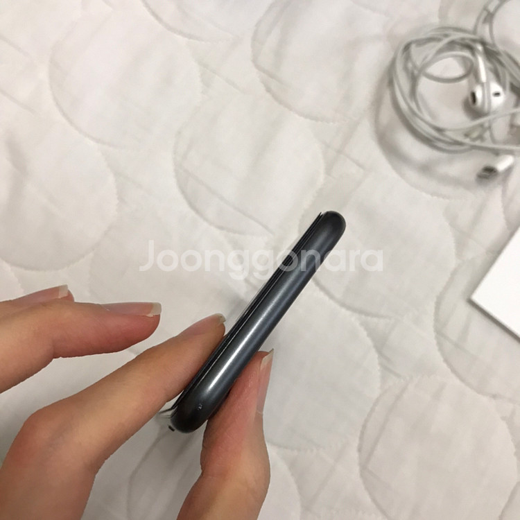 아이폰8 64기가 박스포함 판매합니다--5