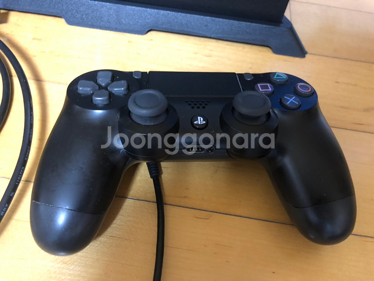 PS4 pro 1테라 팝니다--2
