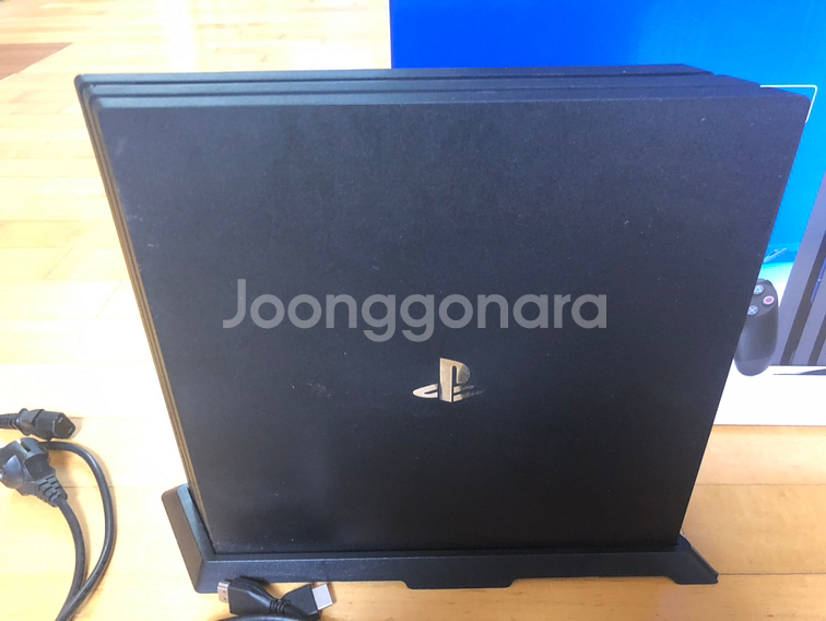 PS4 pro 1테라 팝니다--3
