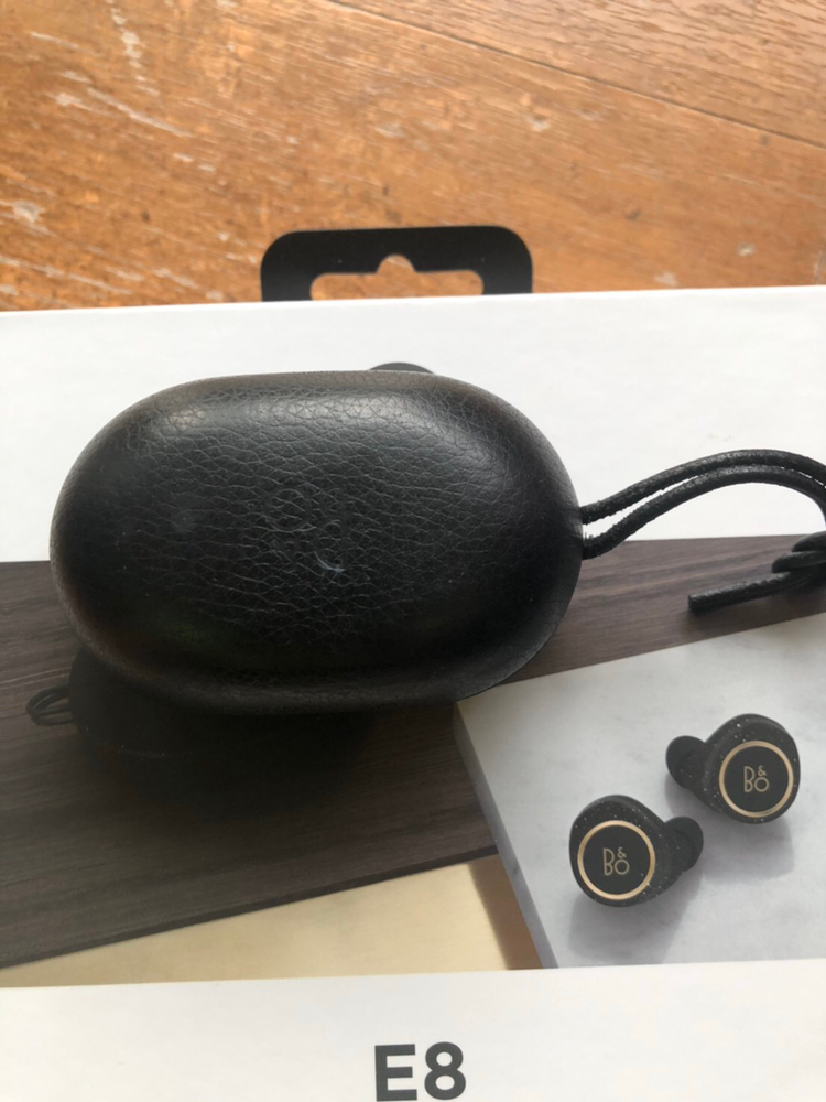 뱅앤올룹슨 e8 스페셜에디션 (골든더스트)--1