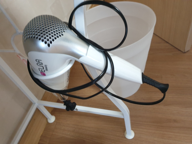 헤어드라이기 (쉐어하우스 폐업으로 떨이 처분) 이미지