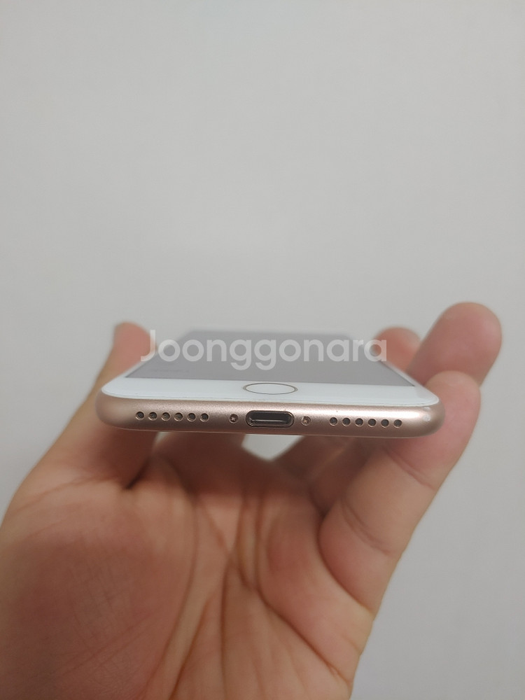 아이폰8 골드 64팝니다--1