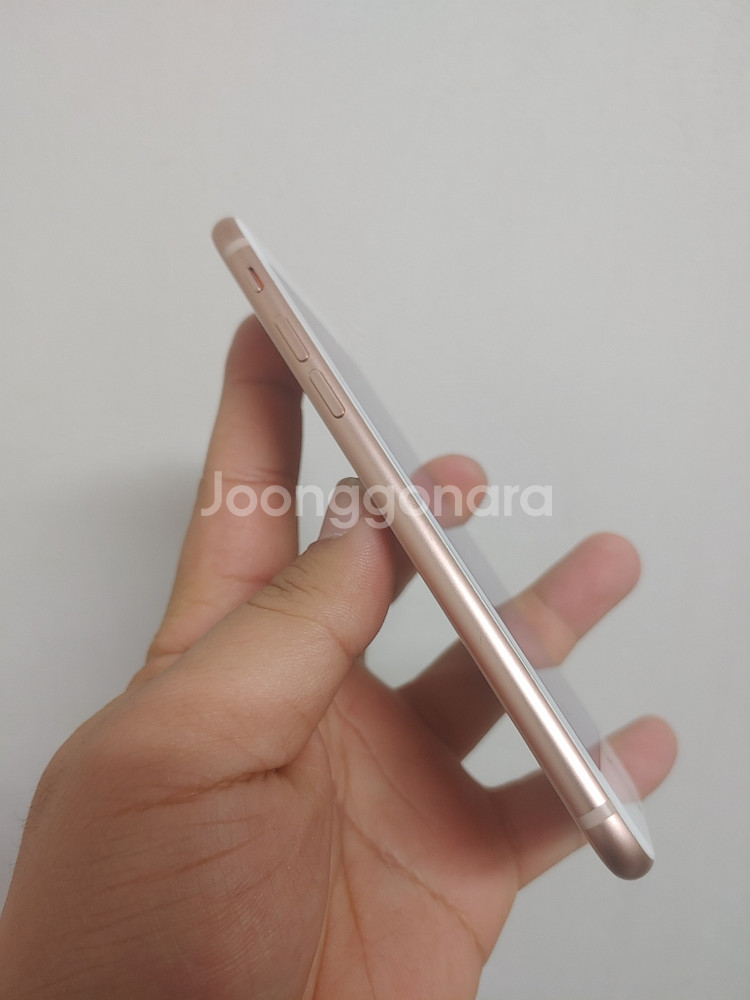 아이폰8 골드 64팝니다--2