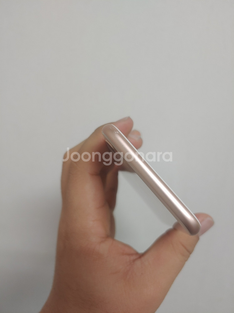 아이폰8 골드 64팝니다--4