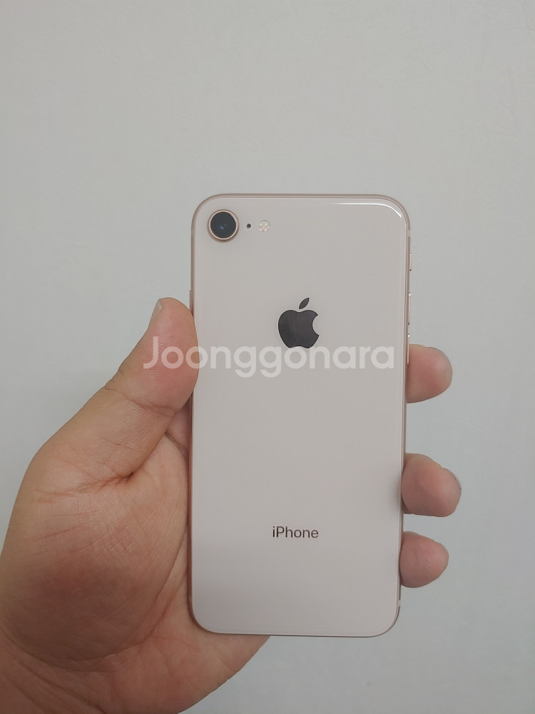 아이폰8 골드 64팝니다--5