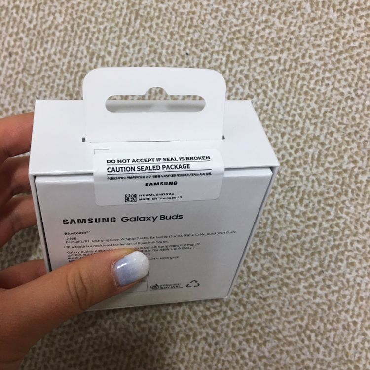 갤럭시 버즈 실버 팔아요~! 완전 미개봉 입니다--1