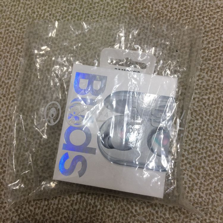 갤럭시 버즈 실버 팔아요~! 완전 미개봉 입니다--3