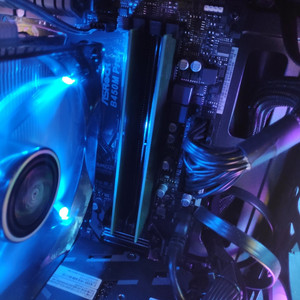 ddr4 8기가 두개팝니다