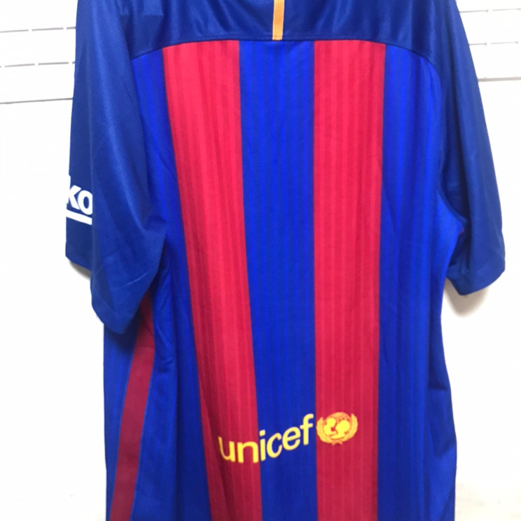 16-17 바르셀로나 홈 유니폼 이미지