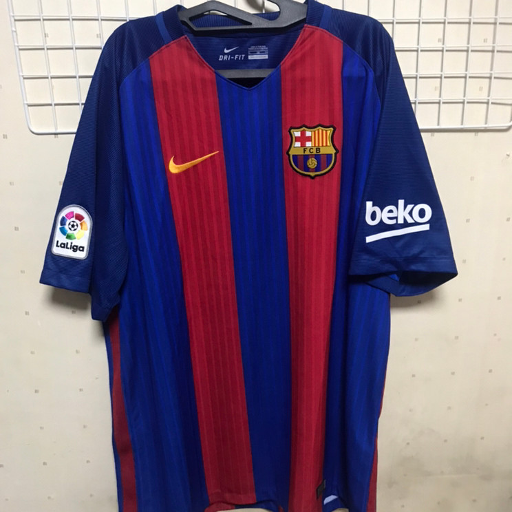 16-17 바르셀로나 홈 유니폼 이미지