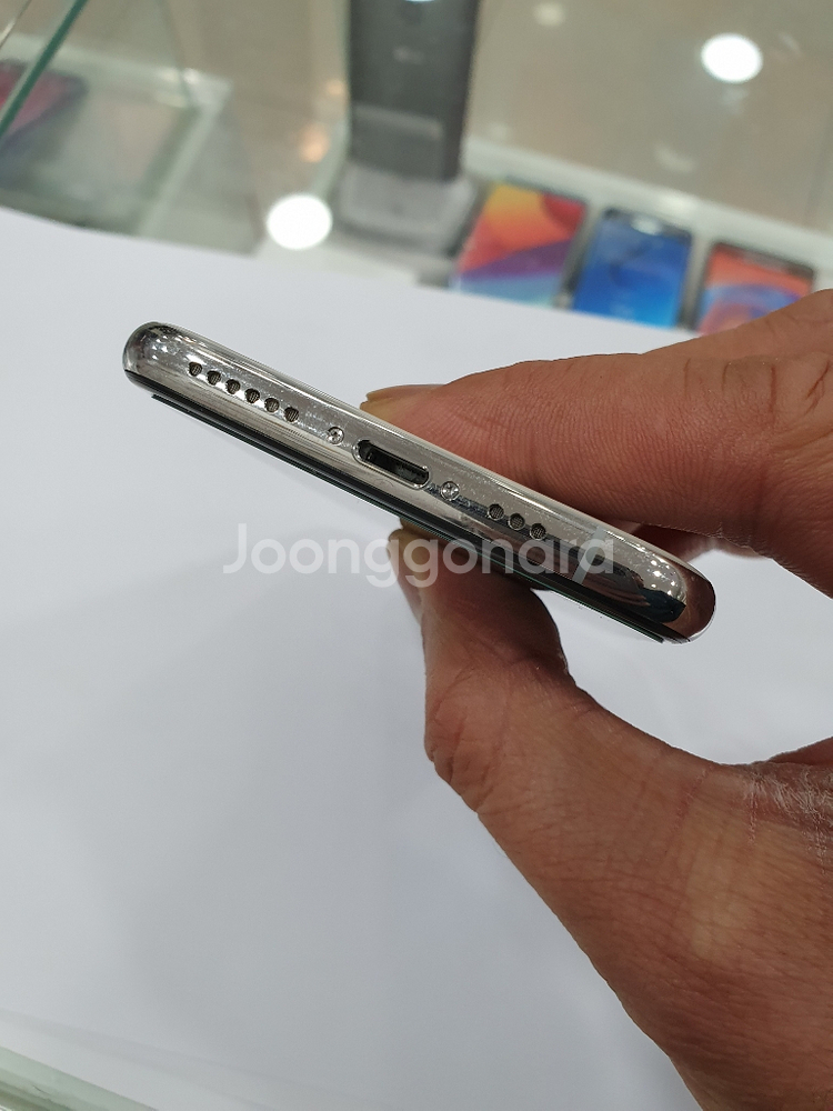 아이폰XS 64G 실버 팝니다--1