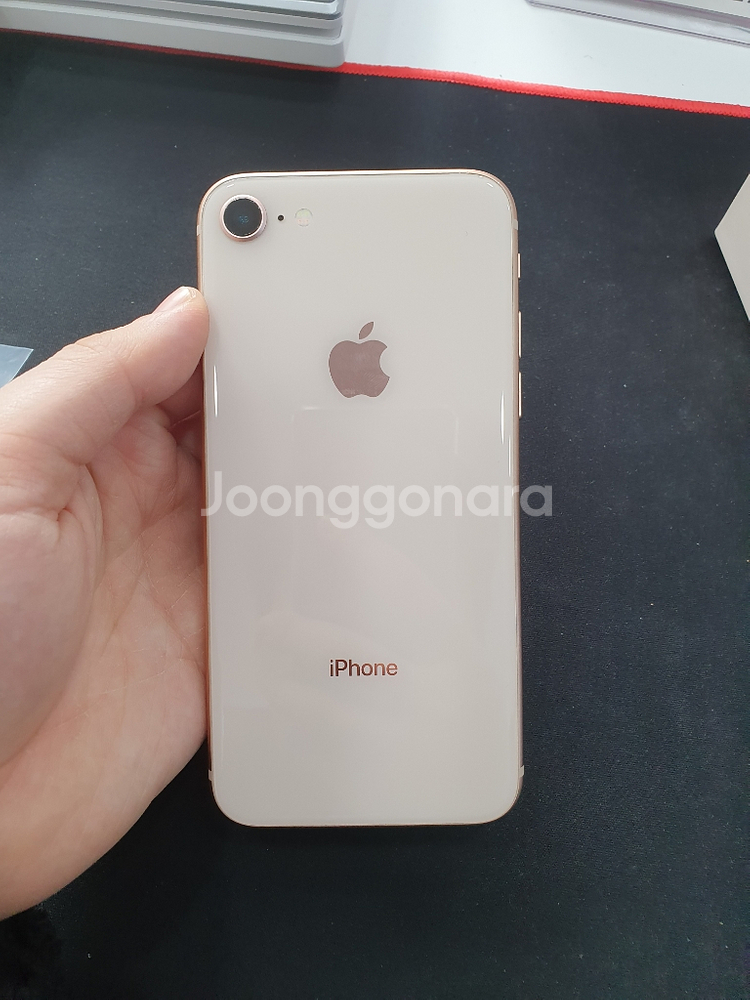 아이폰8 64GB 골드--1