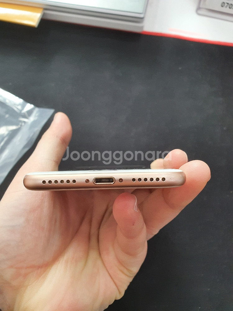 아이폰8 64GB 골드--2