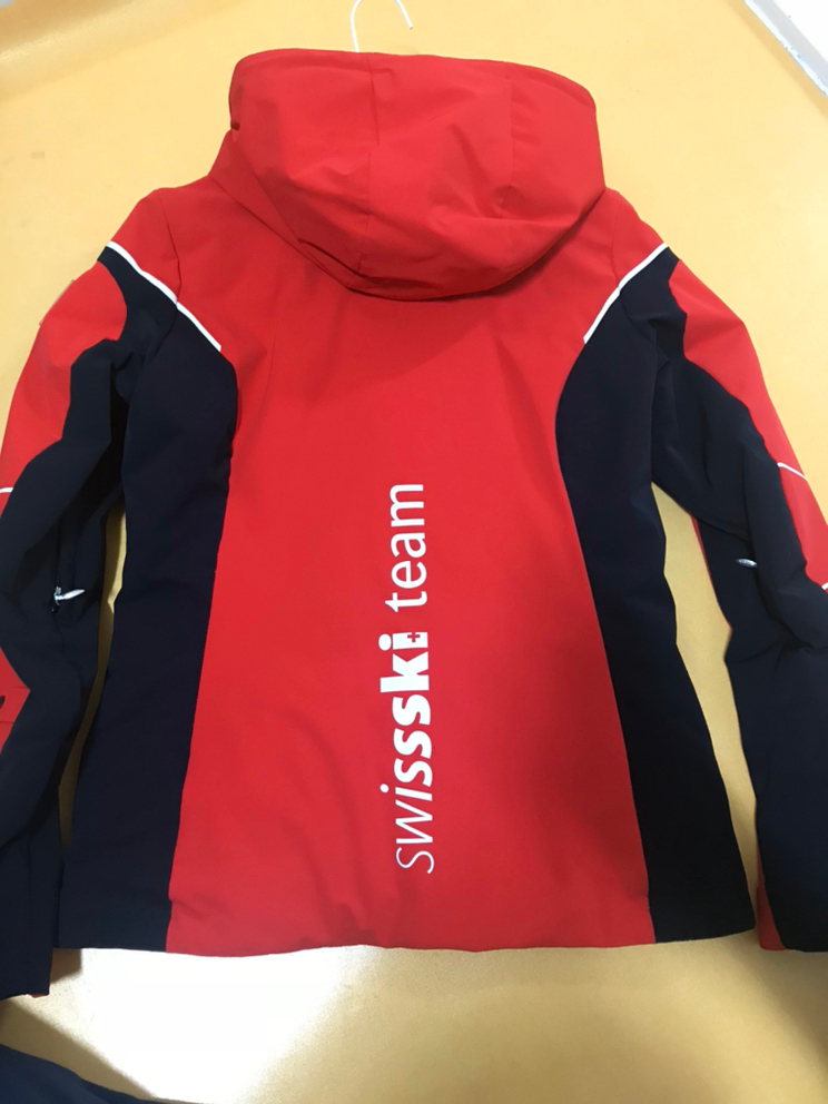 데상트 여성 스키복 이미지