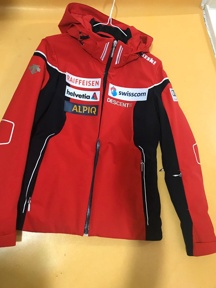 데상트 여성 스키복 이미지