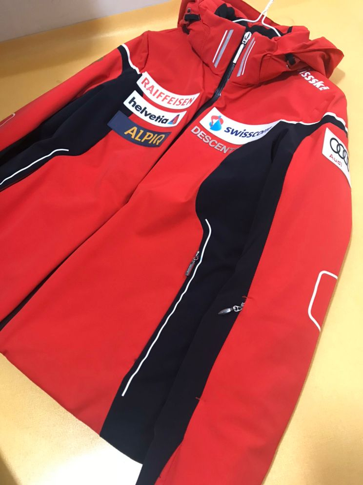 데상트 여성 스키복 이미지