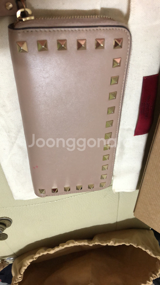 발렌티노 락스터드 집어 장지갑--2