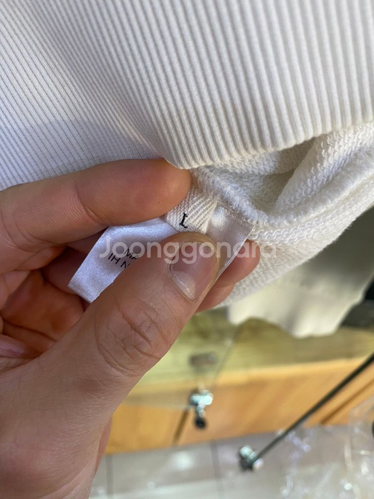 이놈어닛 맨투만 2가지 색상 팔아요 흰색 검은색 각 2--2