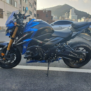 스즈키gsx-s750 17년식 블루 팝니다.