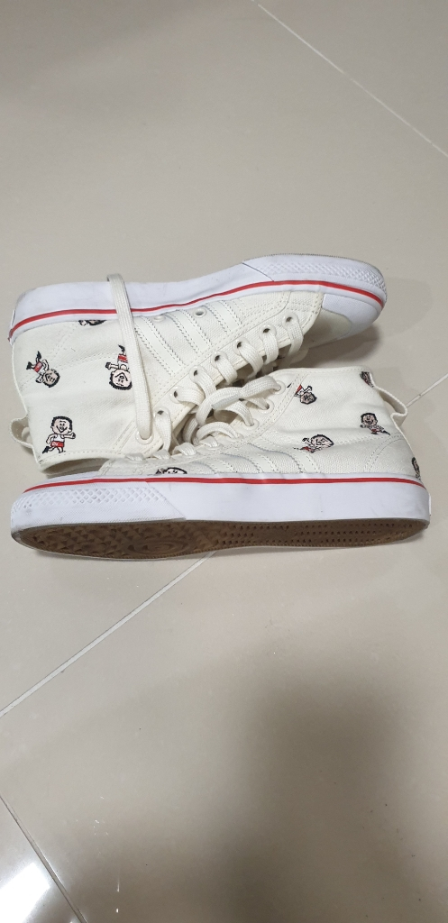 아디다스 235사이즈--1