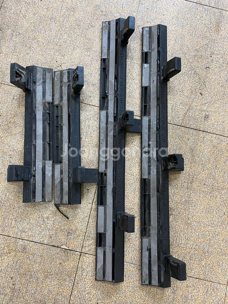 더뉴카니발 하이리무진 사이드스커트 정품 중고--4