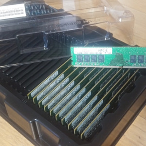 삼성 ddr4 16gb 21300 1개 8만 팝니다.