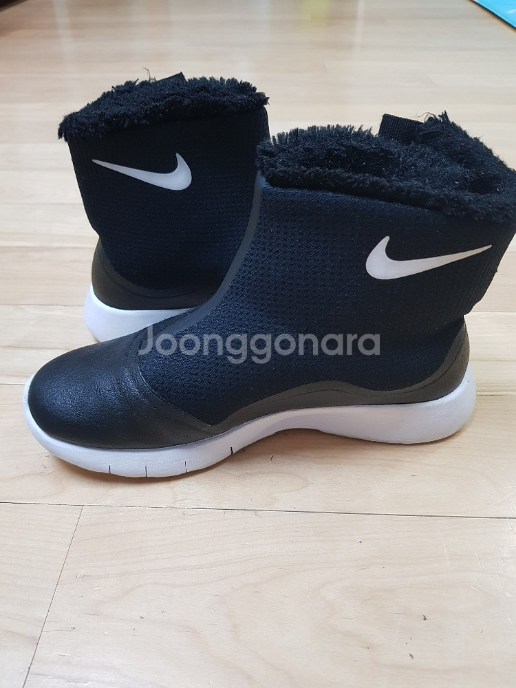 나이키 키즈부츠190사이즈 택포팝니다--2