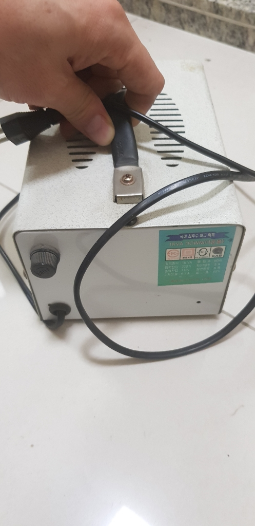 한일전자 220V입력 110V출력 다운변압기 1KWA--2