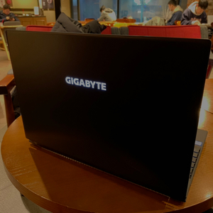 기가바이트 GIGABYTE AERO 15W V10