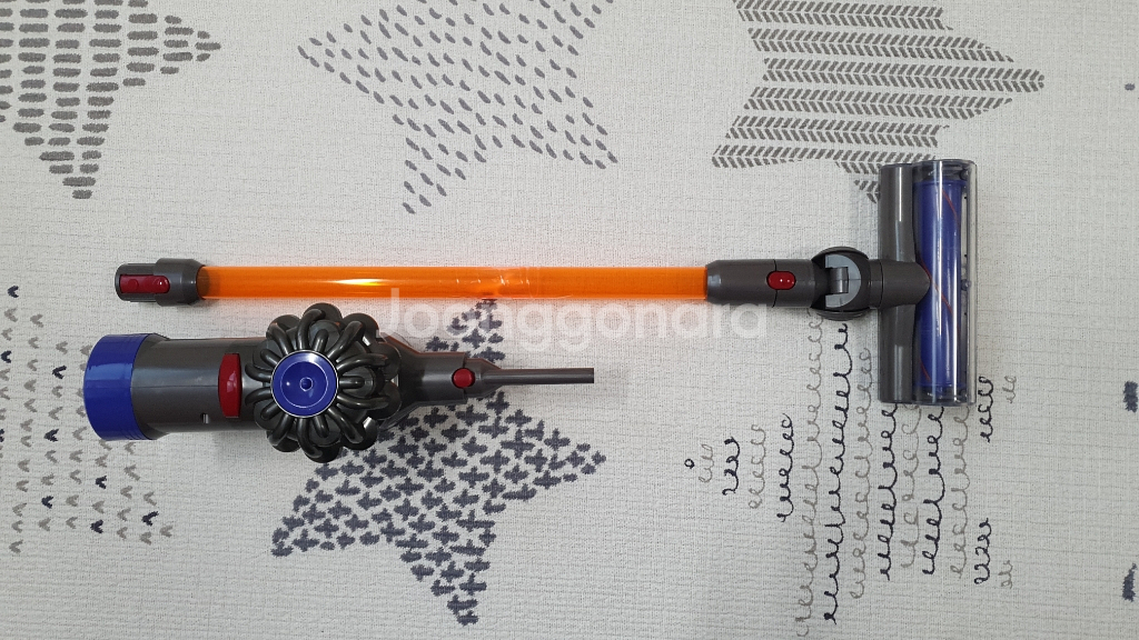 다이슨 코드프리 장난감 청소기--1