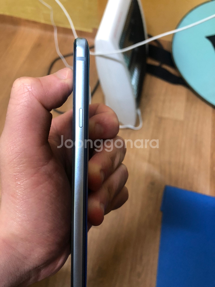 LG Q6+ 64기가 팝니다--1