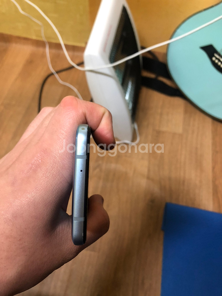LG Q6+ 64기가 팝니다--3