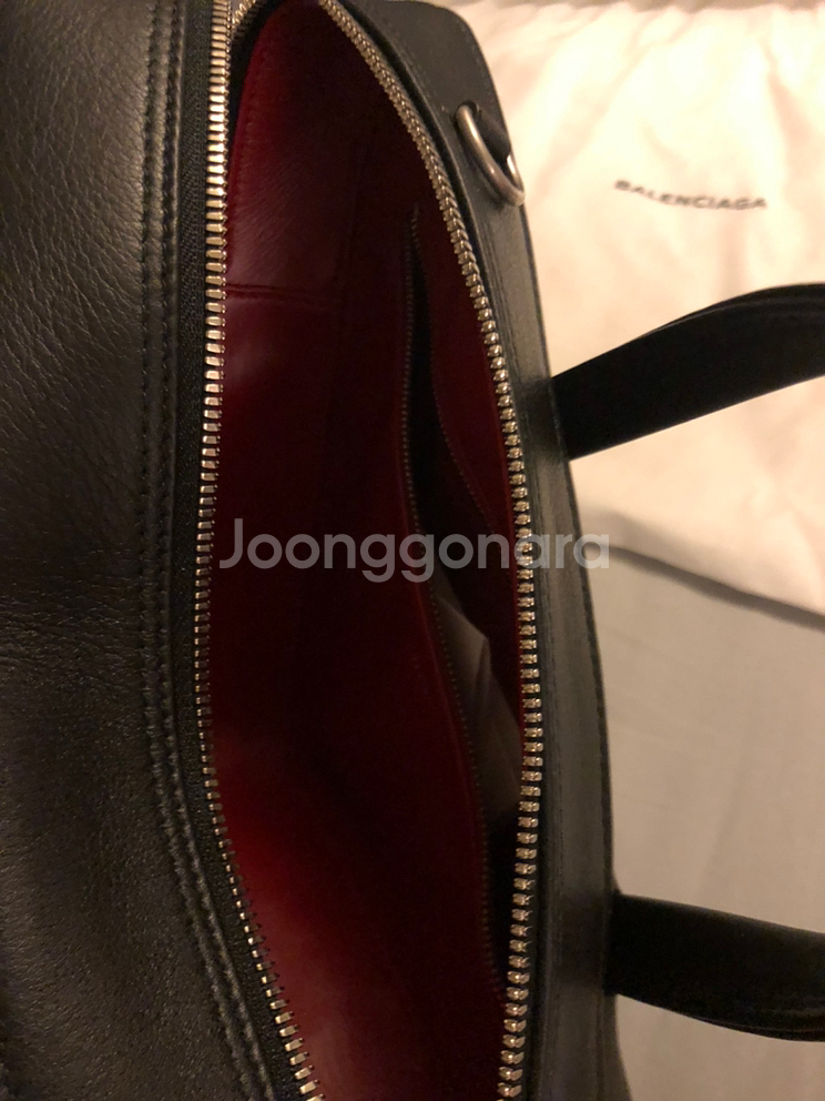 발렌시아가 트라이앵글 가방 S size (정품)(새상품--5
