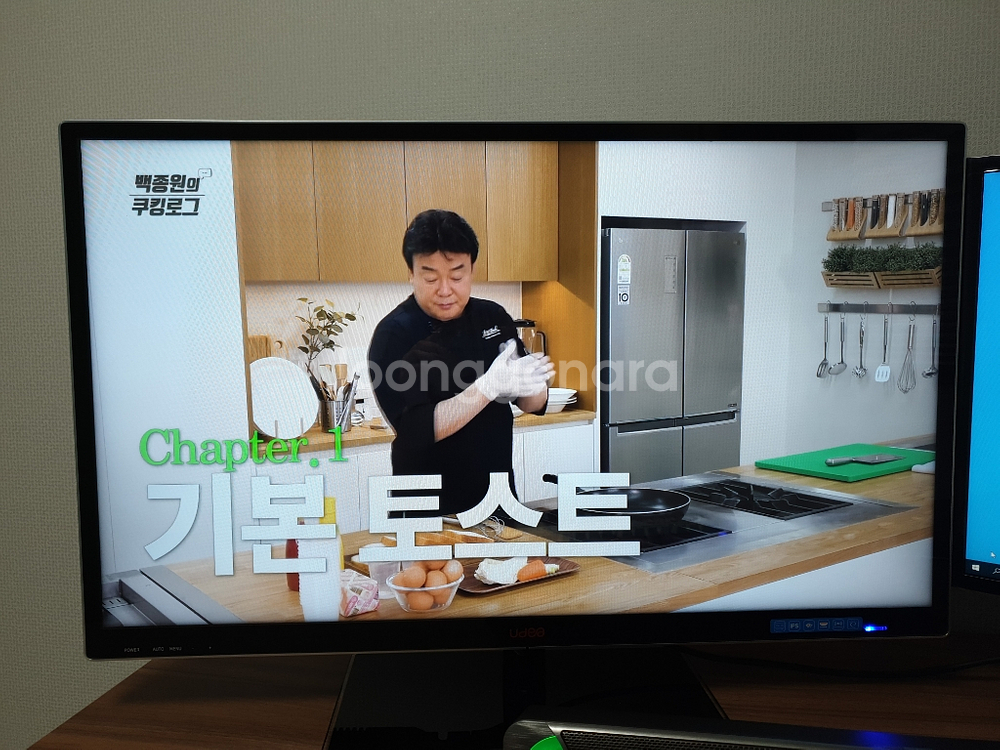 udea 32인치 모니터--1