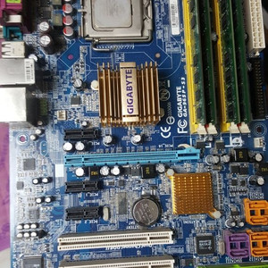 E8200+965메인보드+DDR2 6GB+9600GT