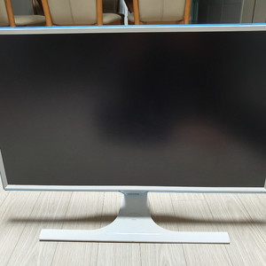 삼성 27인치 무선충전 모니터