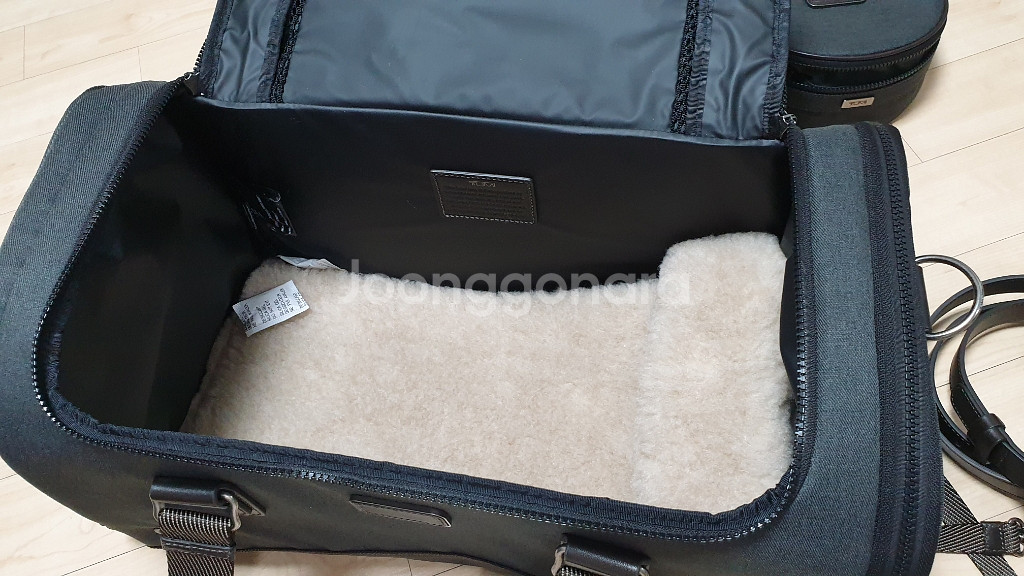 TUMI CLOUD 7 애완동물 캐리어--5