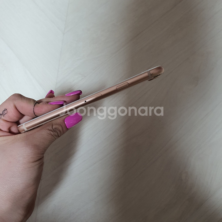 아이폰8 64기가--2