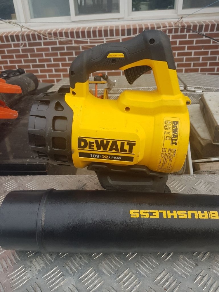 디월트 송풍기 dcm562 팝니다--2